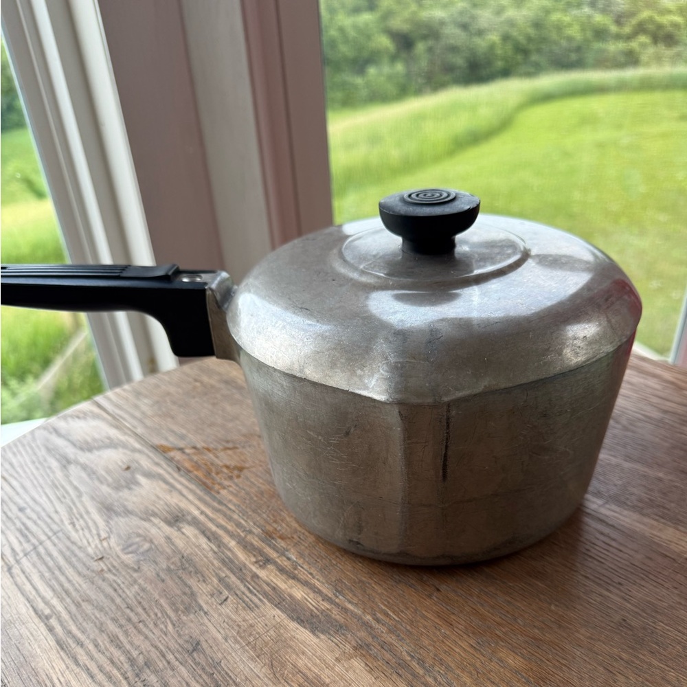 Wagner Ware Sydney Magnalite 3 QT Pan with Lid